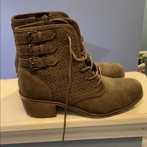 Girls boots